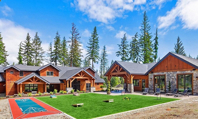 Cle Elum House | Private Indoor Pool! The Northwest's most unique vacation experience!