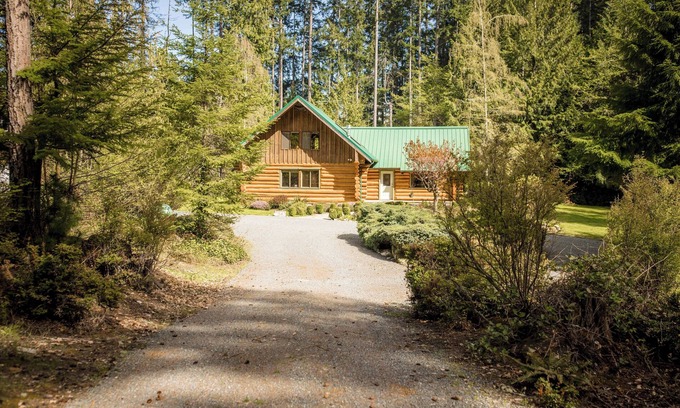 Clinton Cabin | Private Log Cabin on Whidbey Island