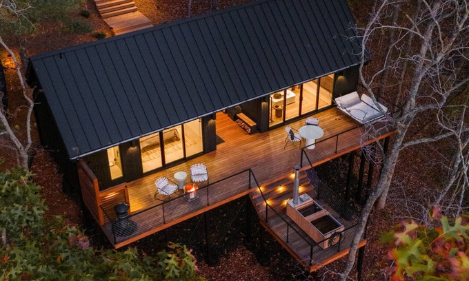 Dawsonville Cabin | Private Luxury Romantic Getaway near Dahlonega with Hot Tub and Trails