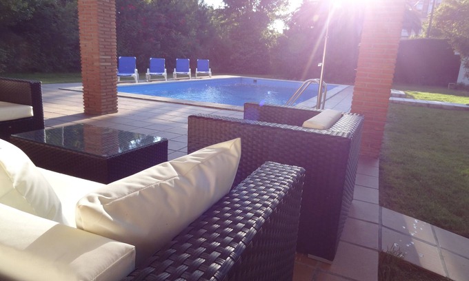 Carretera de la Sierra House | Private luxury villa with large garden and pool, enjoy with your family - WIFI