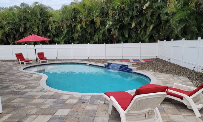 Biggar House | PRIVATE PARADISE ESCAPE HEATED SALT WATER POOL