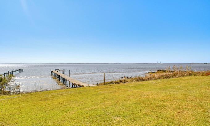 Florida Panhandle House | Private Patio & Hot Tub: Bayside Home in Pace!