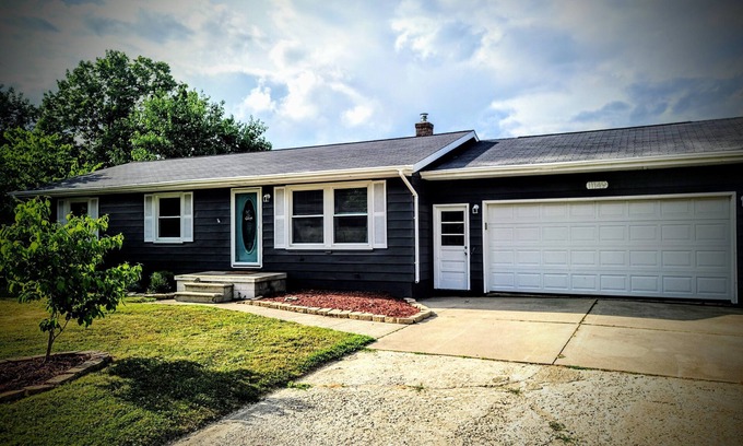 Birch Run Township House | Private Pool and Hot Tub Close to Frankenmuth