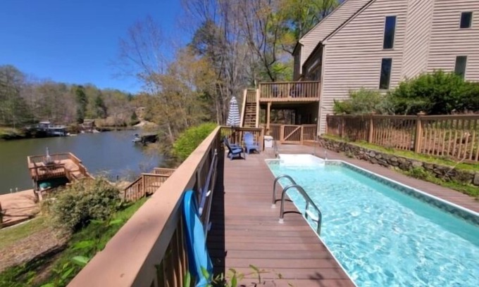 Goodview House | Private pool and hot tub, paddleboard, ping pong