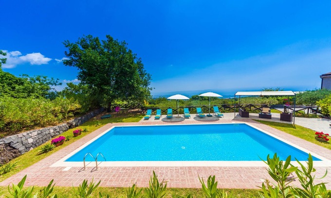 Piedimonte Etneo Villa | Private Pool, sea view, suites