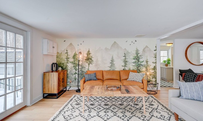 North Conway House | Private POOL within walking distance of NoCo Village!