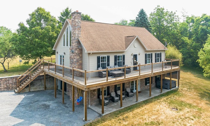 Port Royal Cabin | Private property + Hot tub + King bed + Game Room + Toy Room