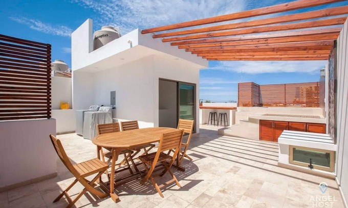 La Paz House | Private Rooftop | Walk to Malecón | Gated Stay