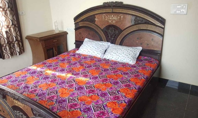 Kharar House | Private Room - AC/Wifi/Excellent Food