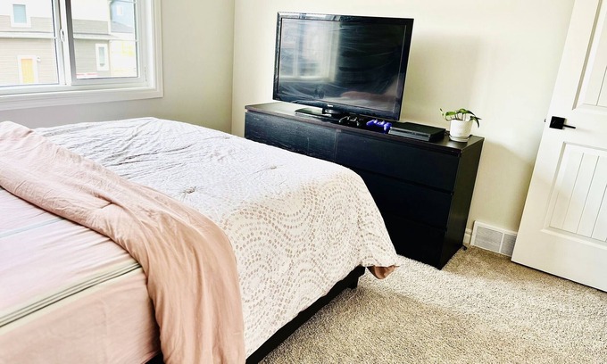 Calgary House | Private room in a shared house