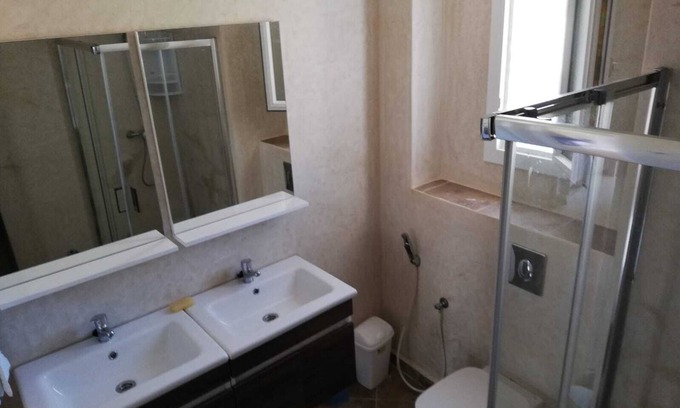 Cite Charaf Bed & Breakfast | Private Rooms - Calm and Sunny Villa in Charaf