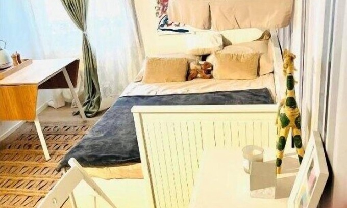 Roissy-en-France House | Private rooms in a Tiny Home