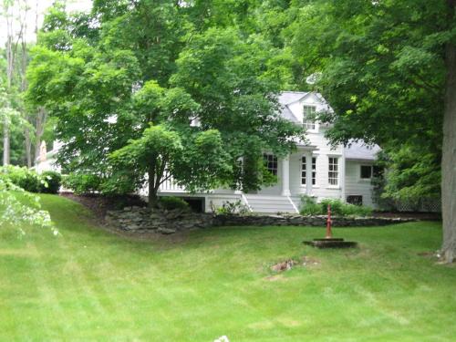 Clinton Corners Bed & Breakfast | Private setting on country farm near Rhinebeck