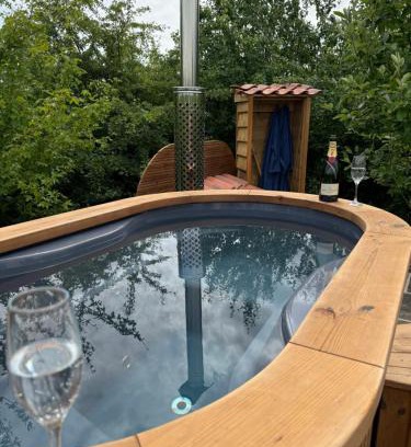 Redmile Apartment | Private Shepherds hut with Castle view