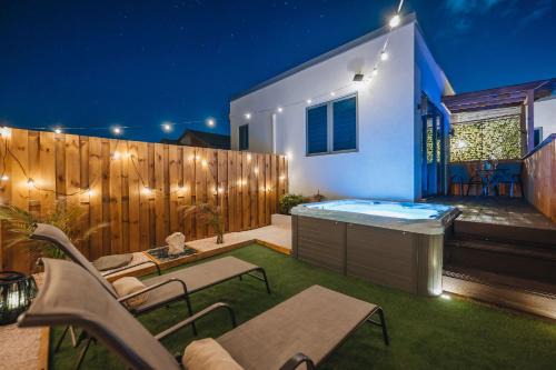 Angochi Apartment | Private Suite With HotTub 2min from Arikok National Park