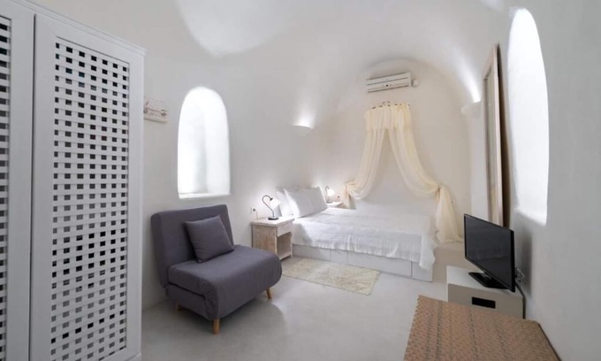 Fira Villa | Private Villa with a view in the Heart of Santorini