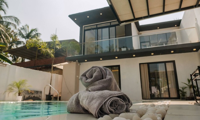 Maina Villa | Private Villa with Pool & Couple Jacuzzi