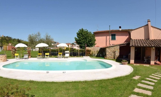 Cascine-La Croce Cottage | Private villa with swimming pool in Tuscany