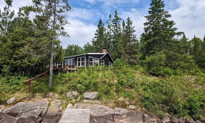 McKellar Cottage | Private Waterfront Getaway