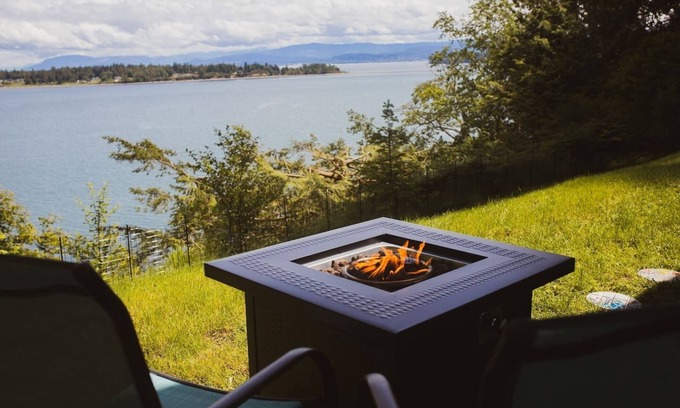 Lummi Island House | Private Waterfront Family Home- Amazing Views