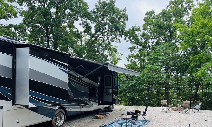 Osage Beach House | Private Waterfront Glamping RV