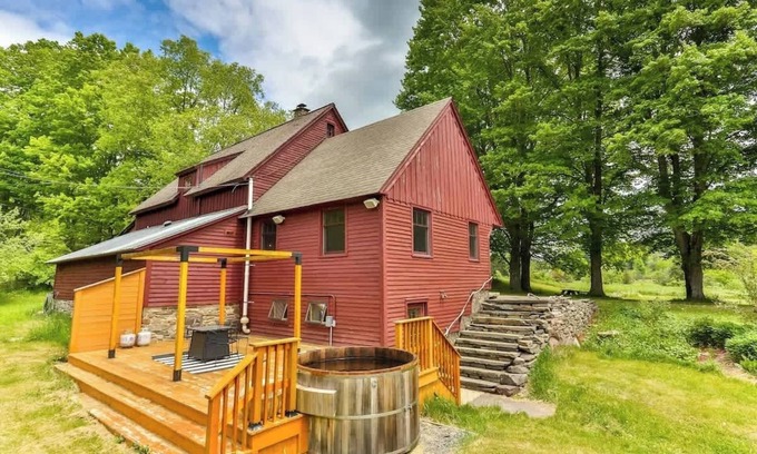 Gilboa House | Private Woodland Retreat with Cedar Hot Tub & Mt View