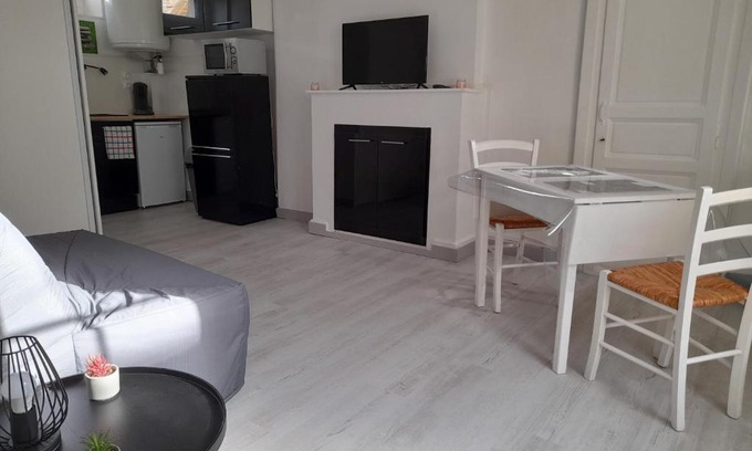 Courseulles-sur-Mer Apartment | Promo Studio Wi-Fi à Courseulles-sur-Mer au 1er étage