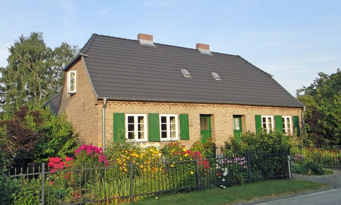 Schmatzin Apartment | Protected house with large garden for 2-3 or 4-6 guests on request