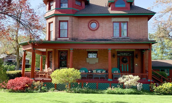 Murray Apartment | Providing a comfortable, home away from home experience for treasured guests.