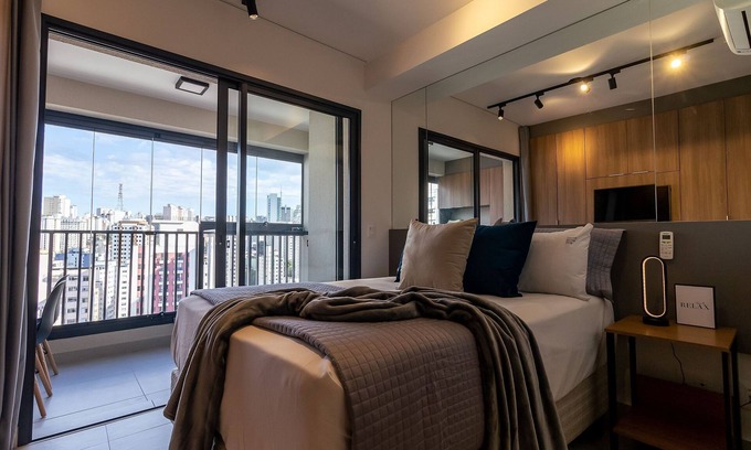 Bela Vista House | Proximo Paulista and Sirio Libanes