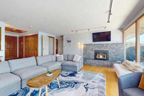 Retsil House | Puget Sound Sanctuary Entire Home