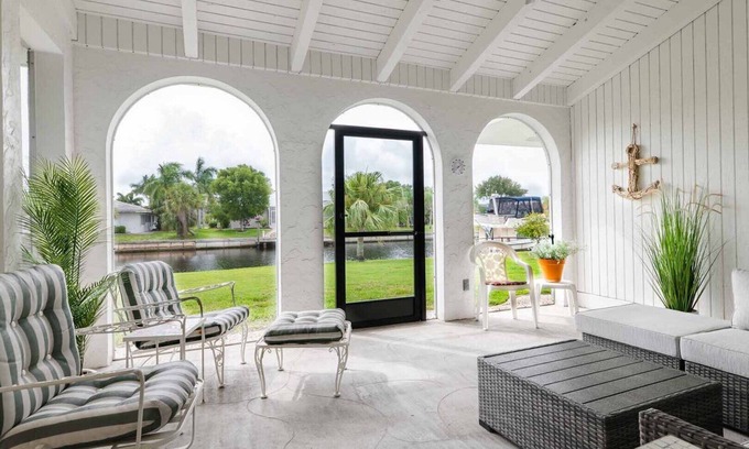 Punta Gorda House | Punta Gorda Isles Canal 2 bedroom Home- Sailboat Access! 15 foot dock!