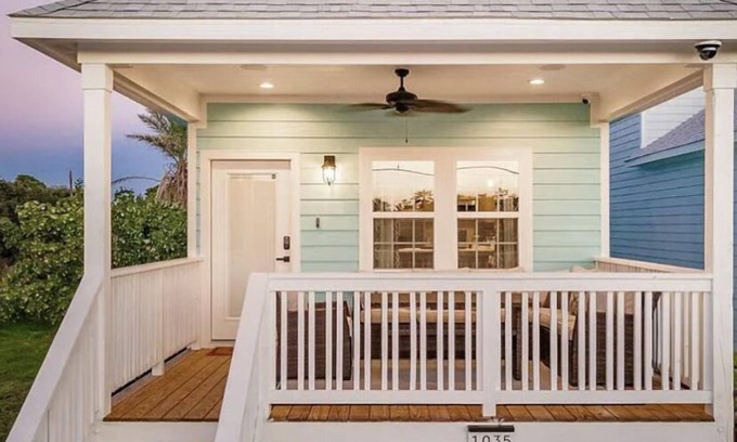 Dickinson House | Pure Bliss Coastal Oasis Holiday Getaway