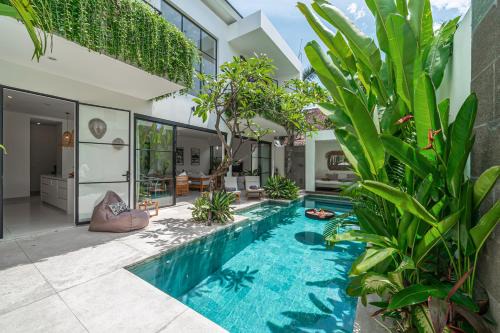 Berawa Villa | Puri Senang - Luxury 4BR Pool Villa in Central Berawa, Near Beach