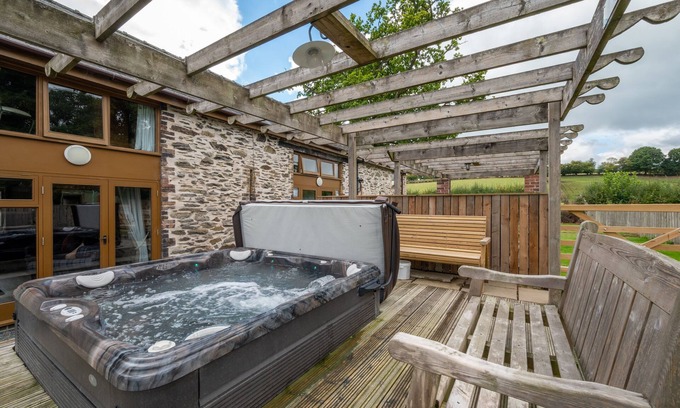 Cilmeri House | Pwllyn - Four Bedroom House, Sleeps 6