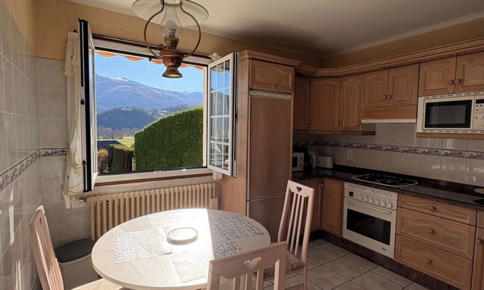 Ayzac-Ost Apartment | Pyrenean villa, view and pool