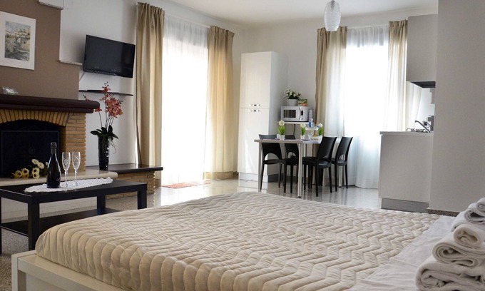 Matera Apartment | Quad room-Family-Ensuite with Shower-Garden view