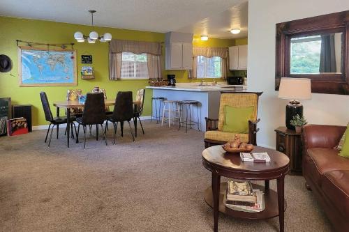 Pear Park House | Quaint and Cozy Cottage 3 Mi to Palisade Wineries!