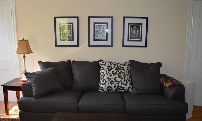 Knox - Henderson Apartment | Quaint Duplex In Lower Greenville Avenue Area - Great Location for SMU Events!