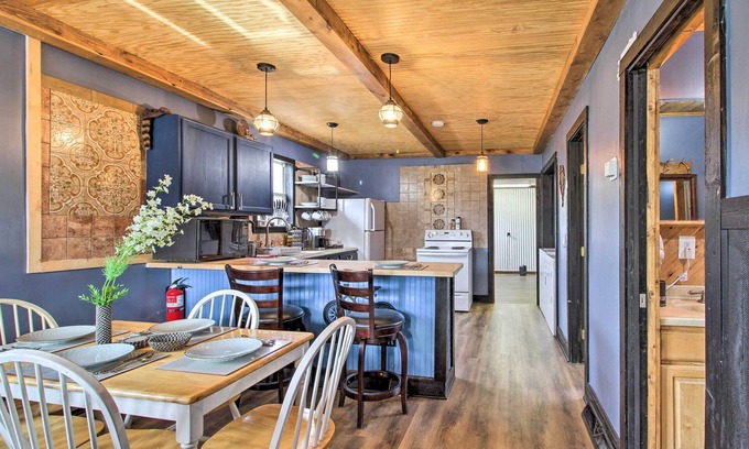 Riverton House | Quaint Ironton Getaway w/Fire Pit, Gas Grill!