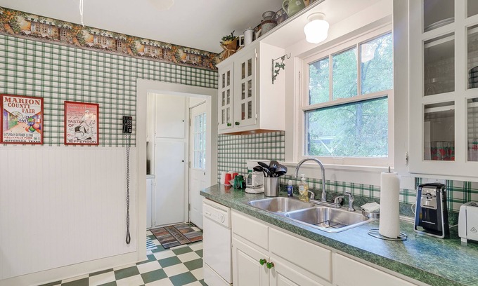 Jefferson Cottage | Quaint Jefferson Duplex: Walk to Downtown