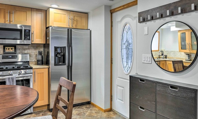 University District Apartment | Quaint Seattle Apt ~ 1 Mi to UW Campus!