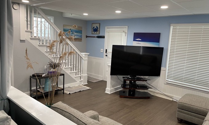 Williams Bay House | Quaint Sleep 8 In Downtown Walk to Lake Pets OK