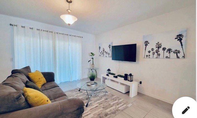 Loughman House | Quaint townhome with AC in charming Davenport