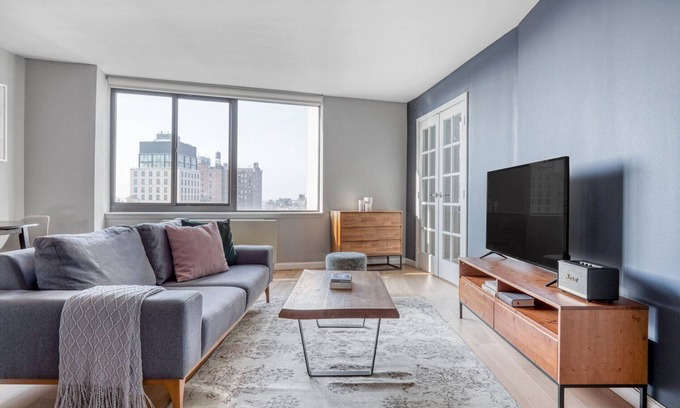 Union Square Apartment | Quaint Union Square 1BR, Doorman + Gym, near NYU by Blueground