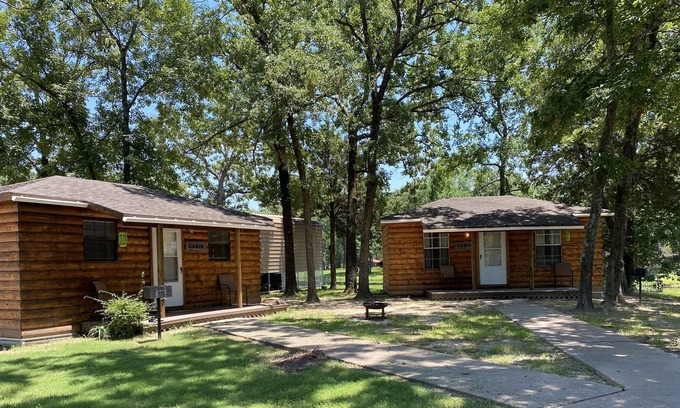 Yantis Cabin | Quaint Waterfront Log Cabin #2