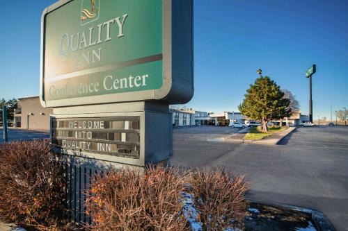 Grand Island Hotel | Quality Inn and Conference Center I-80 Grand Island