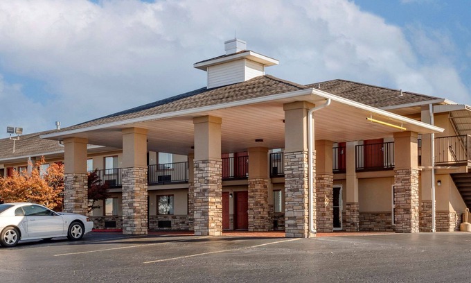 Russellville Hotel | Quality Inn Russellville I-40