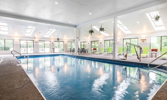 Shelburne Hotel | Quality Inn Shelburne - Burlington