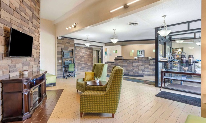 Delaware Hotel | Quality Inn & Suites